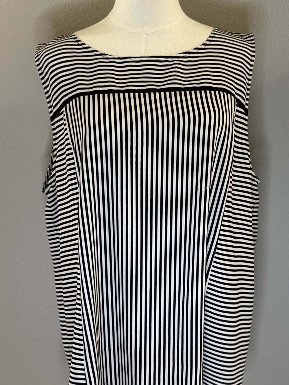 Black & White Striped Sleeveless Shift Dress